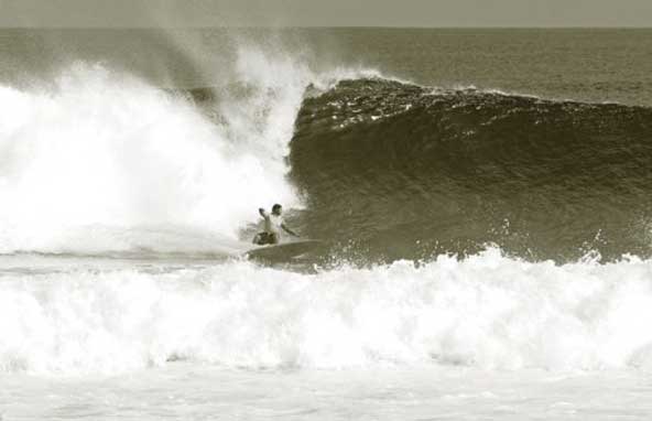 tony-bottom-surf-maldives